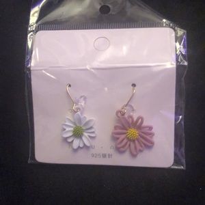 Brand new Korean fashion flower earrings
